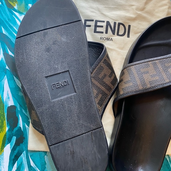 Men’s Fendi Flip Flops size 10 - Picture 9 of 9